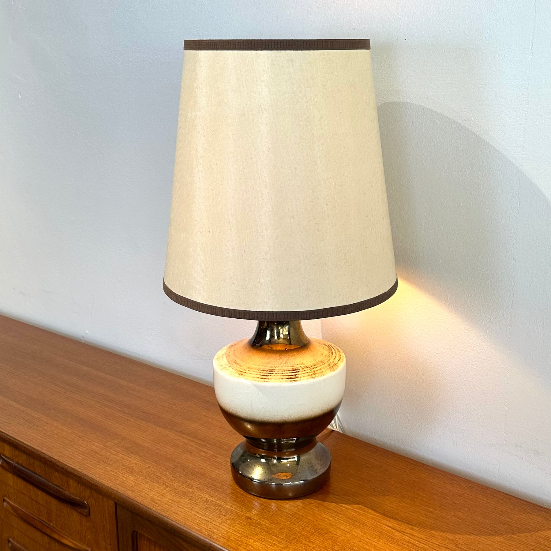 Pair of Mid Century Ceramic Ellis Style Table Lamps – retro bay