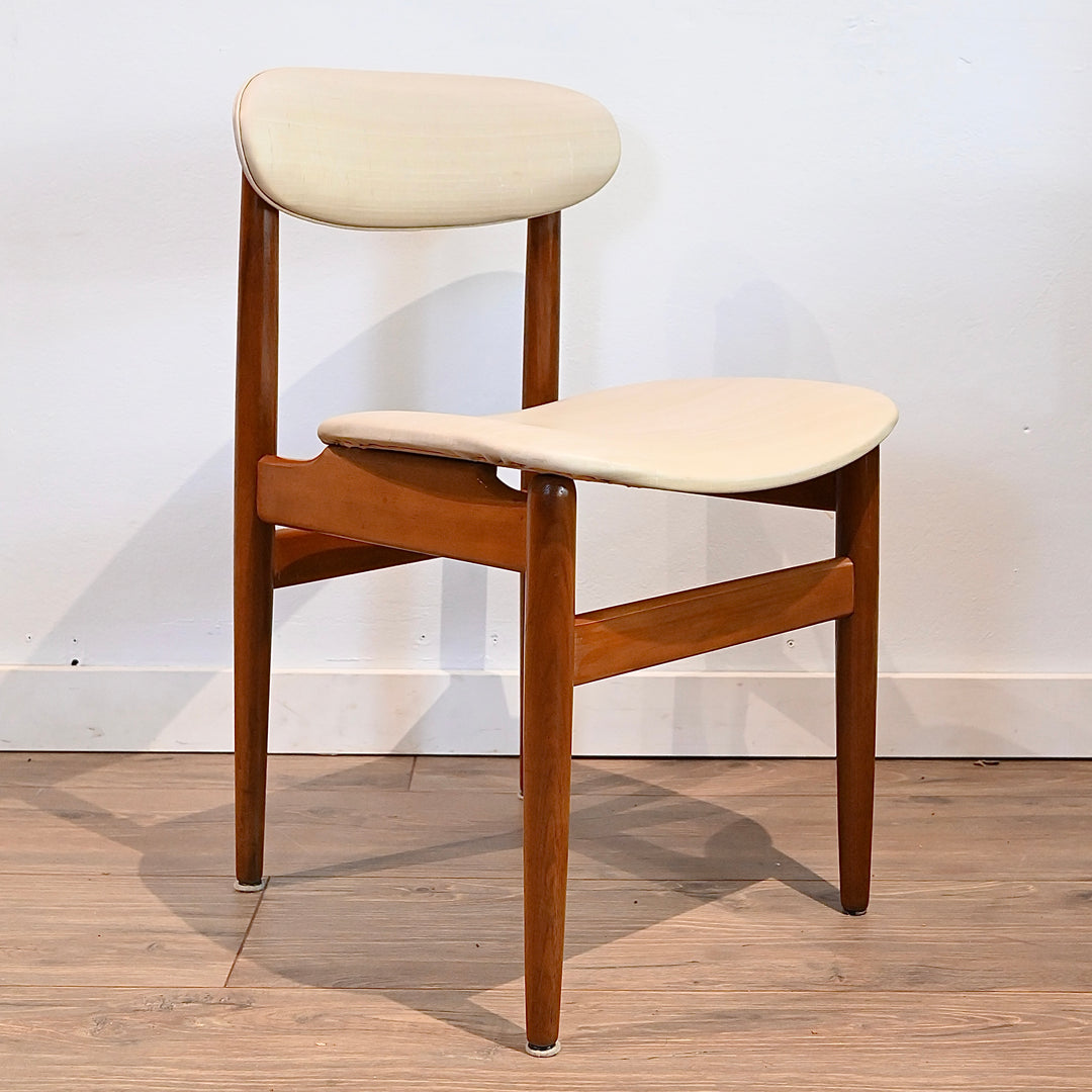 5 x Mid Century white Vinyl Dining Chairs by Elite