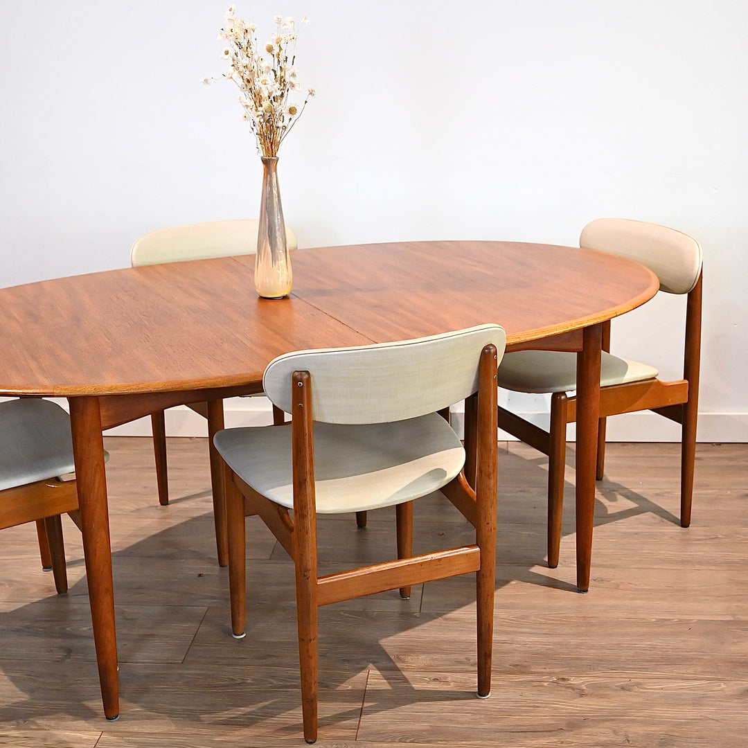 5 x Mid Century white Vinyl Dining Chairs by Elite