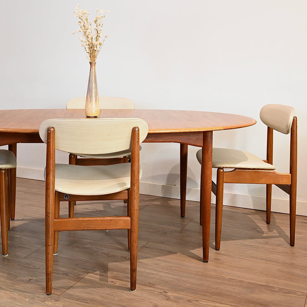 5 x Mid Century white Vinyl Dining Chairs by Elite