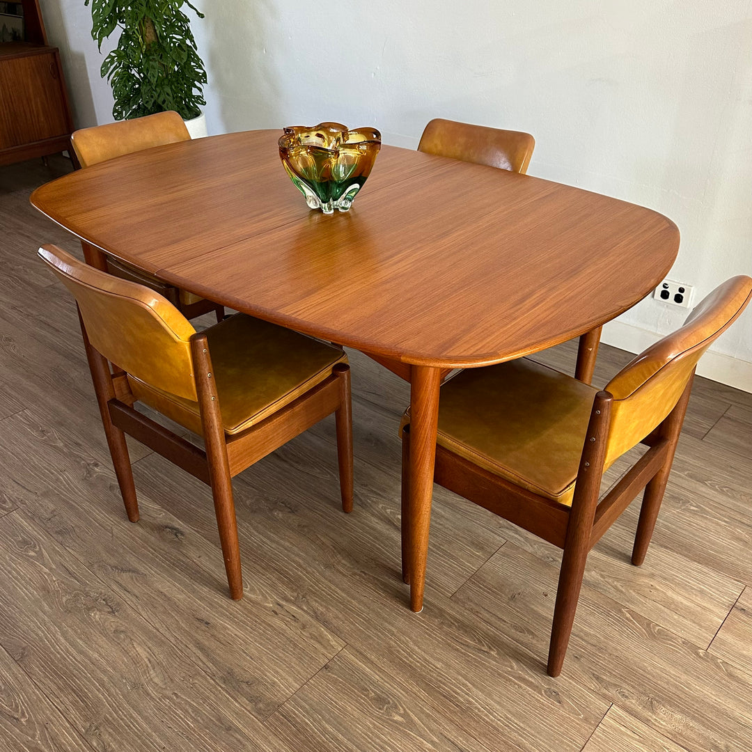 Mid Century Parker Elliptical Dining Table With Butterfly Extension Leaf