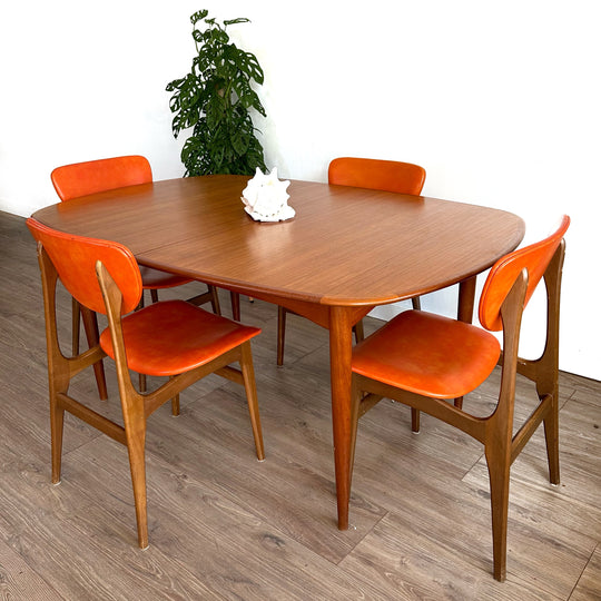 4x Mid Century Orange Vinyl DIning Chairs by Elite