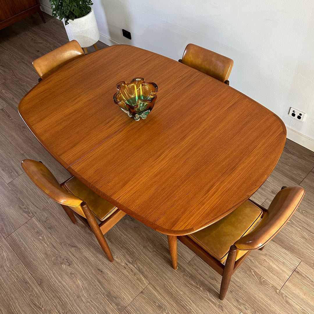 Mid Century Parker Elliptical Dining Table With Butterfly Extension Leaf