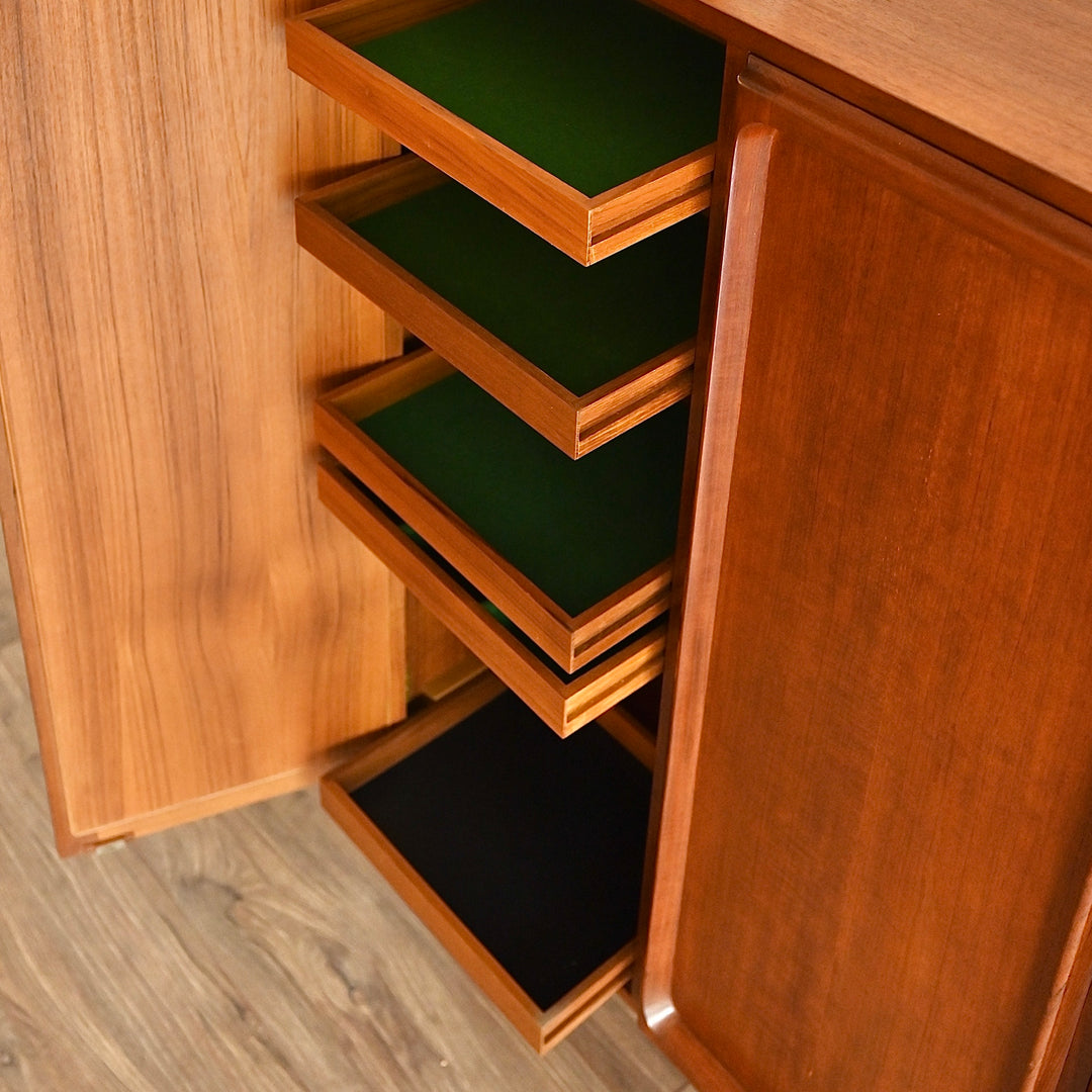 Mid Century Teak Sideboard Buffet Credenza Bar Drinks Cabinet