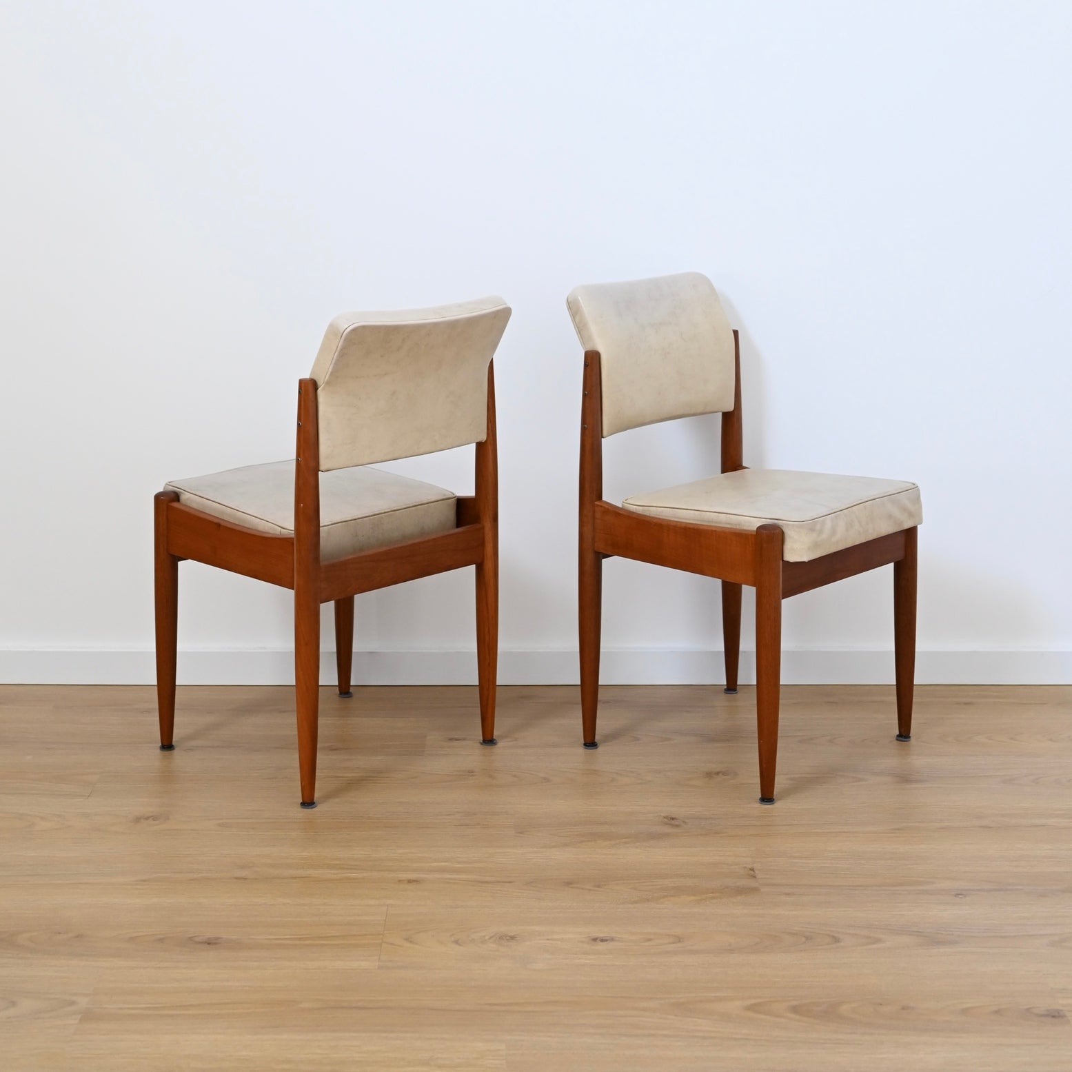 6x Mid Century Cream Vinyl Dining Chairs by Chiswell