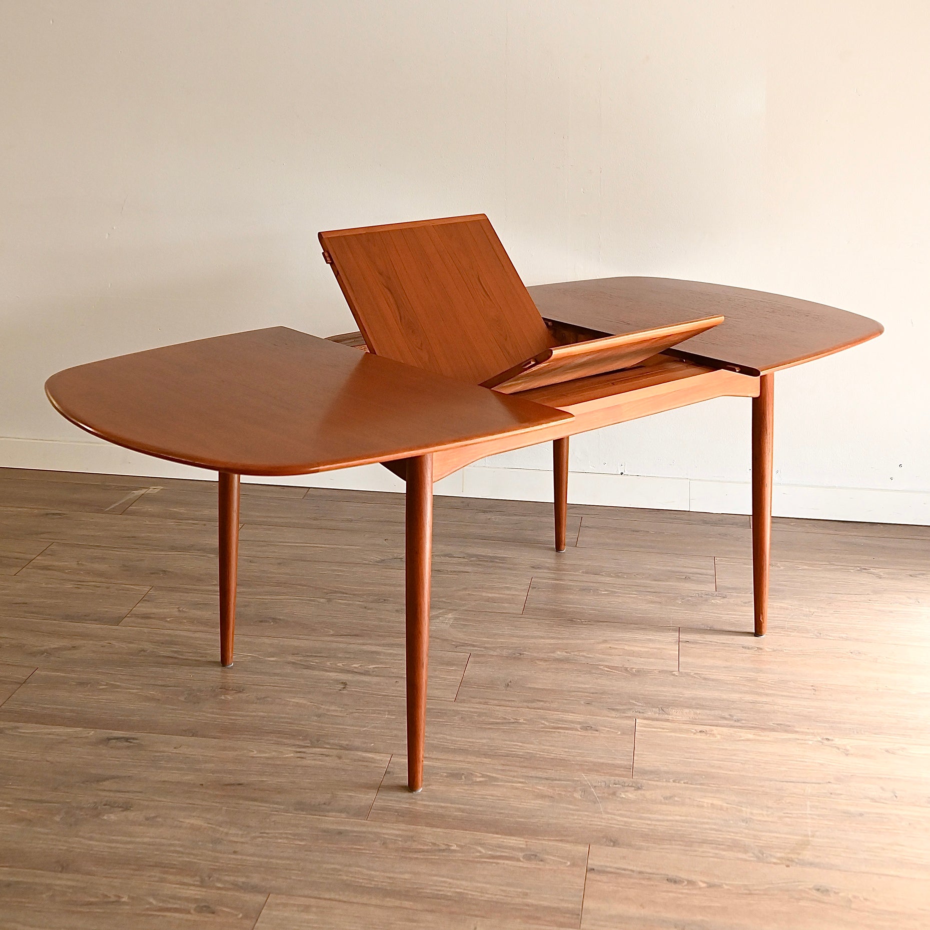 Parker Mid Century Extendable Dining Table D End Elliptical