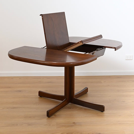 Mid Century Dining Setting Chairs and Extendable Dining Table by Chiswell