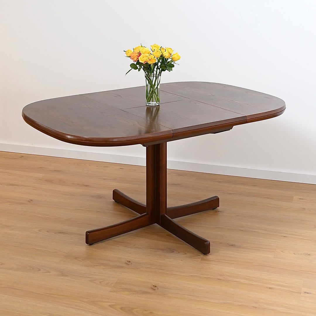 Mid Century Dining Setting Chairs and Extendable Dining Table by Chiswell