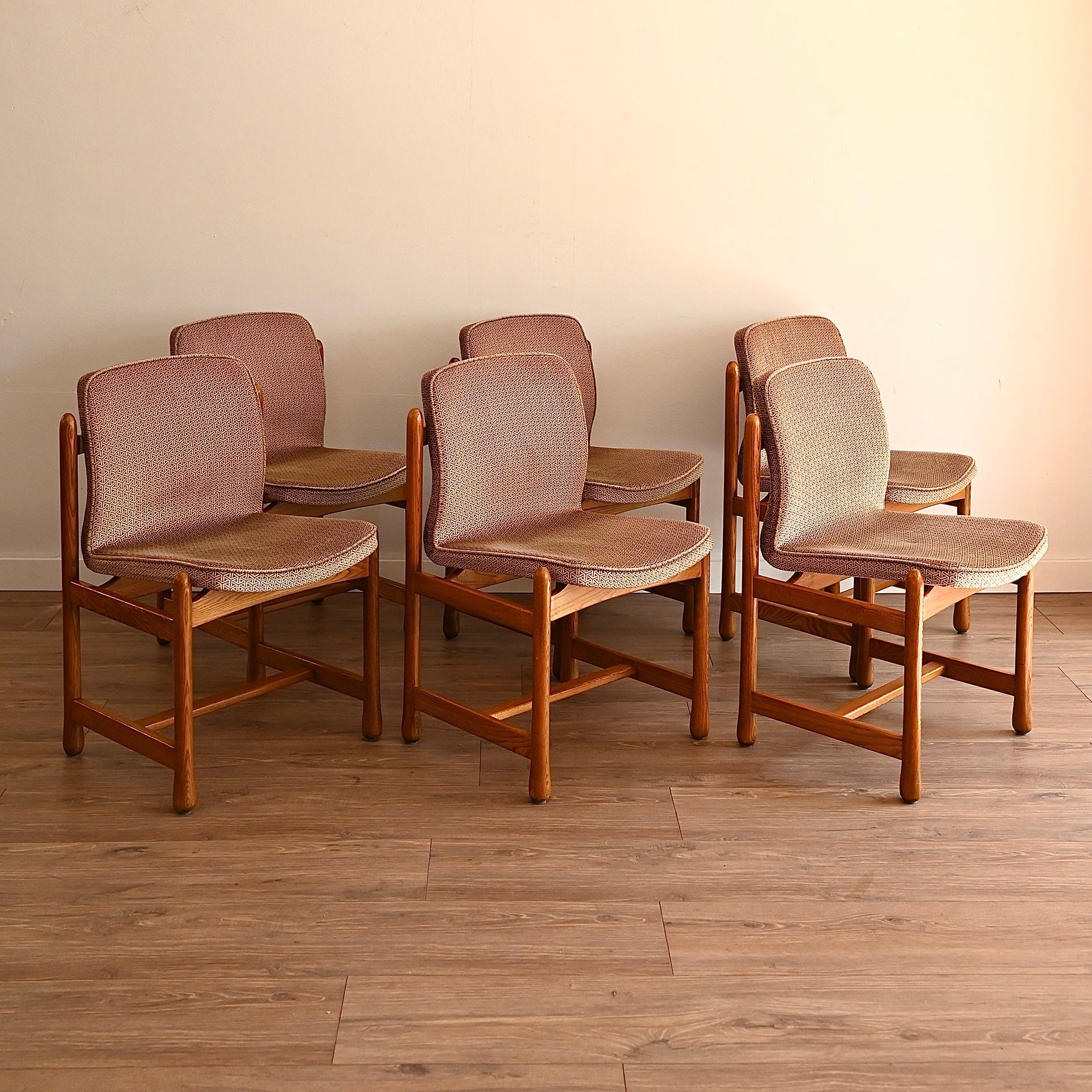 Mid Century Vintage Oak Extendable Dining Table and Chairs