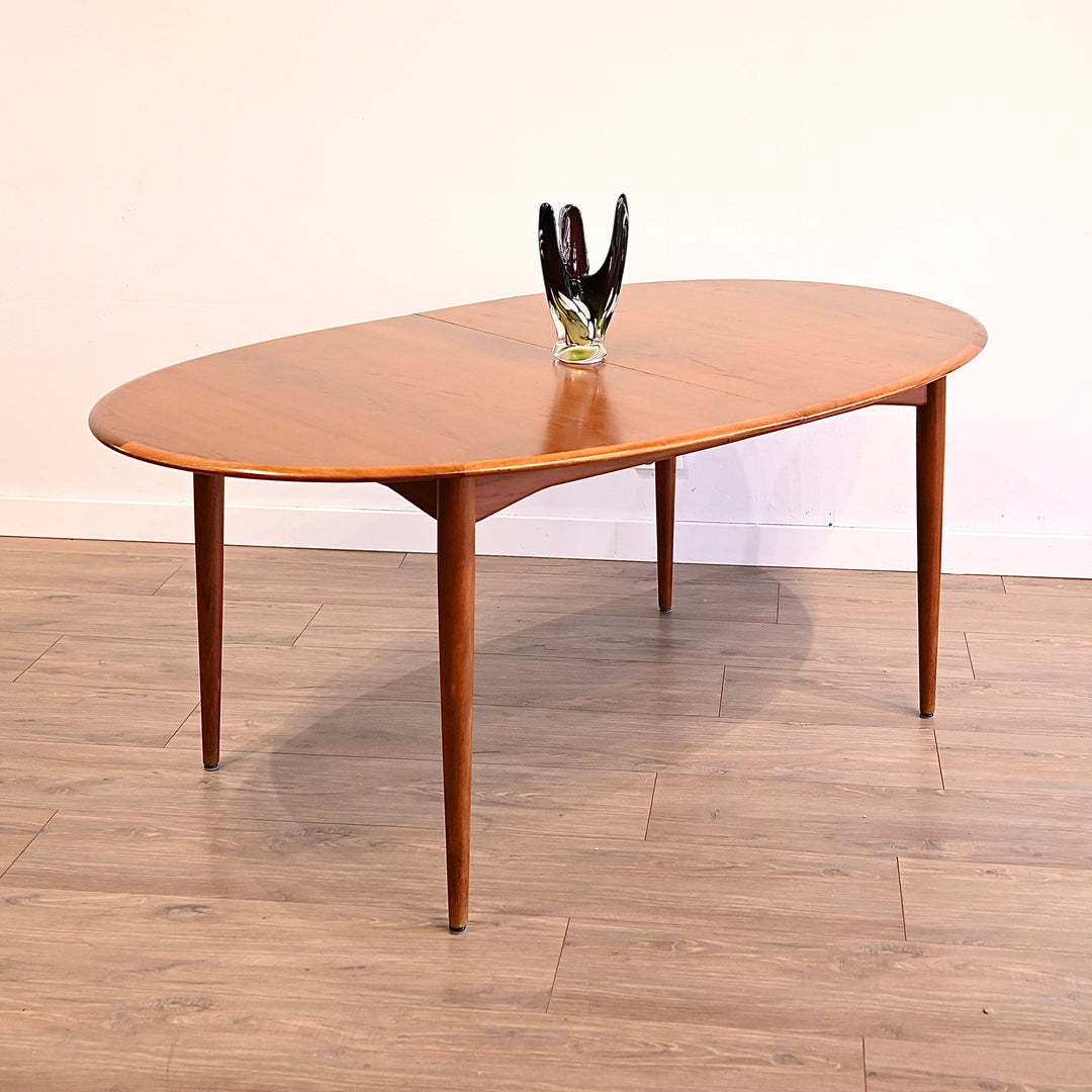 Parker Nordic Oval Extension Dining Table