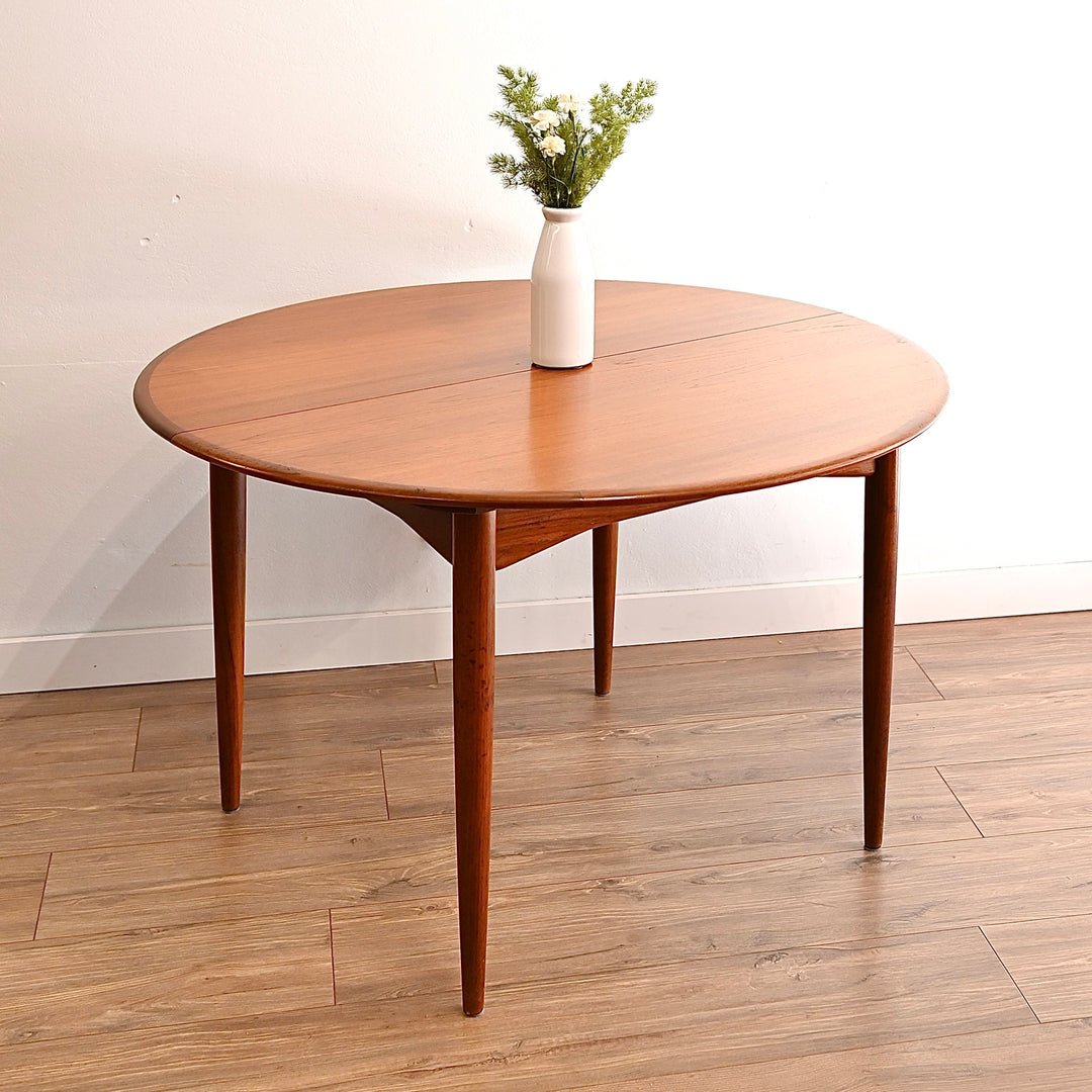 [PRE-ORDER – 20% DEPOSIT] Parker Mid Century Teak Round Extendable Dining Table