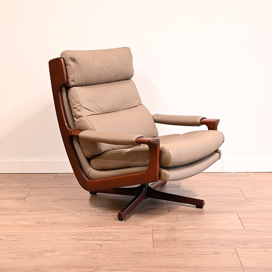 Vintage Tessa T21 Delmont Leather Lounge Suite