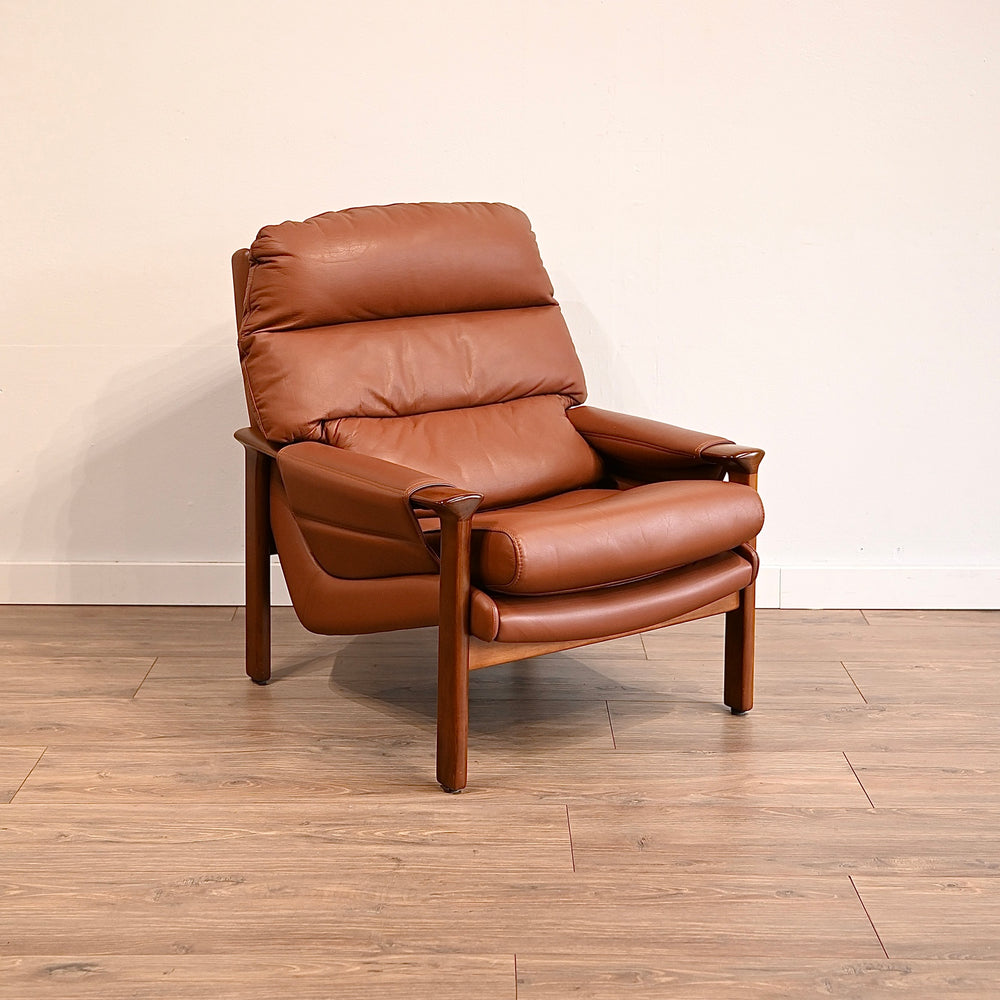Retro Tessa T21 Leather Armchair Pair